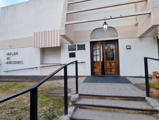 Los niños le enviaron cartas a los abuelos del hogar de ancianos en Santa Rosa para que estén acompañados. Los abuelos le responderán con un video la noche previa a Reyes