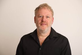 Diego Manusovich: "El celular es una herramienta potente que genera lejan&iacute;a"