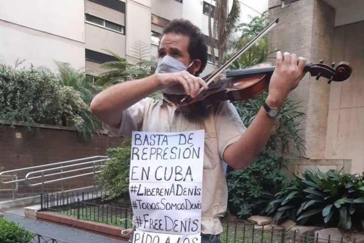 Un activista cubano en Argentina declaró que Alberto Fernández “no cree en la democracia porque debería decir algo sobre lo que está pasando allá”