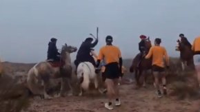 Corredores agredidos en R&iacute;o Negro: &ldquo;No es la primera vez que estos jinetes prepotean y agreden&rdquo;