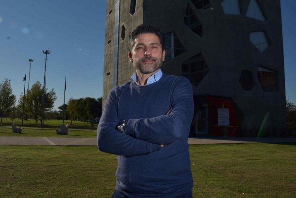Claudio Waisburg: "Cualquier uso de pantalla compite con la melatonina"