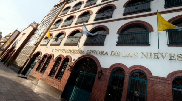 Quisieron secuestrara una nena de 7 años en un colegio de Liniers. Se salvó porque el padre se dio cuenta y golpeó a la secuestradora
