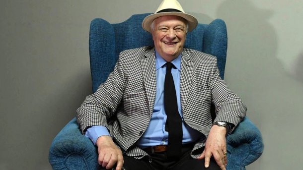 Héctor Larrea: "Troilo era muy diferente, elevó la música argentina a lugares que ni imaginamos"