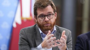 Nicolas Massot: "Si no implementas una ley tan votada, vas en una dirección muy equivocada"