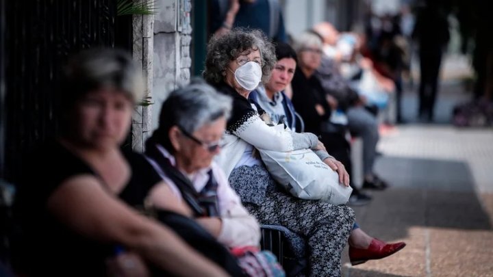 Para que 800 mil personas puedan jubilarse, el Gobierno quiere extender por decreto la moratoria previsional