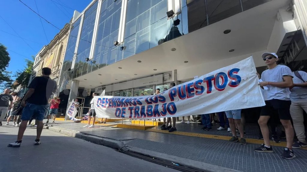 La tabacalera For Men dejó de operar y la fábrica ya envió lo telegramas de suspensión y despidos