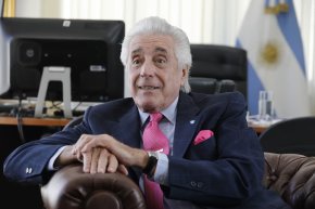 Daniel Vitolo: "AFA dice que se mud&oacute; a Pilar en el 2024, pero estamos en 2026 y sigue habiendo pasto"