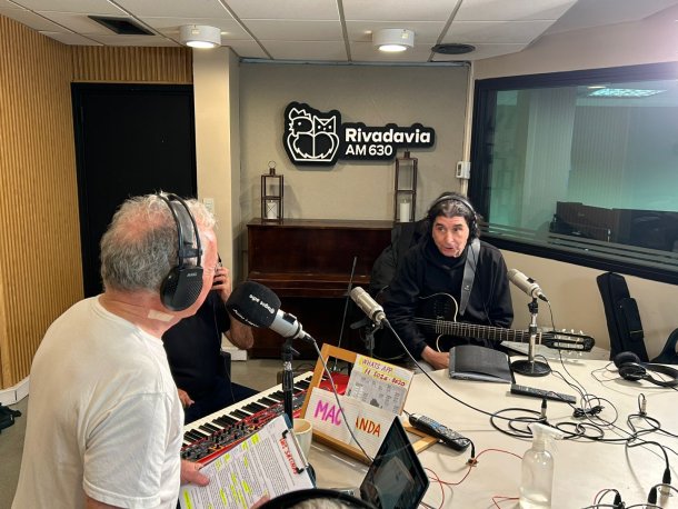 ¡Música en el estudio de la mano de Luis Salinas!