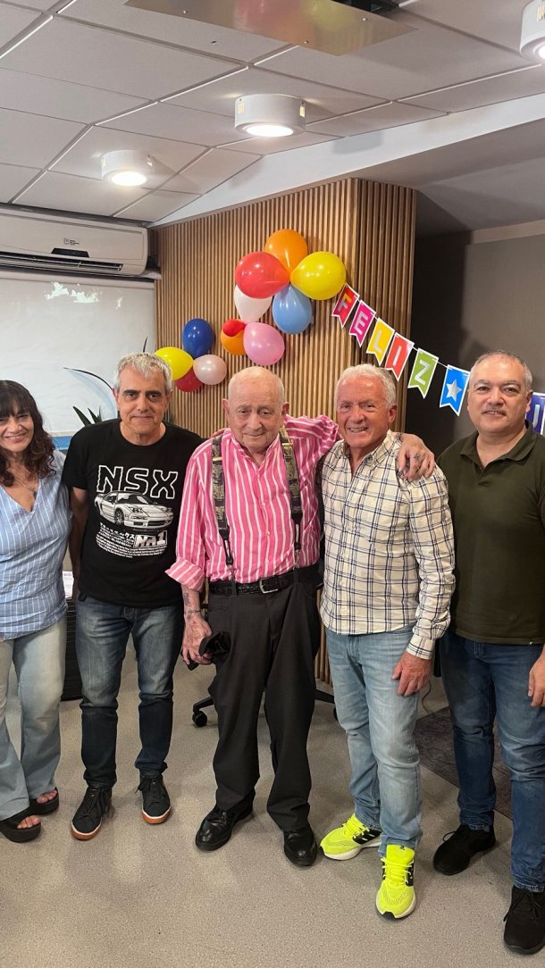 Recibimos el cumpleaños de Samuel "Chiche" Gelblung en el estudio