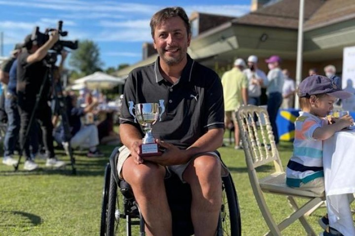 La historia del joven que quedó parapléjico pero no se detuvo y hoy brilla en el golf