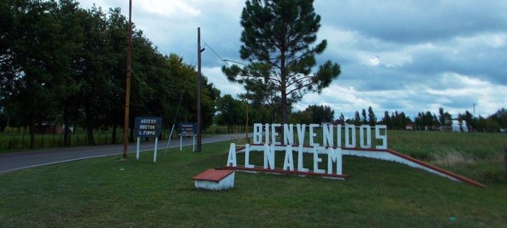 No les llega las figuritas del Mundial a su pueblo y los chicos las dibujan