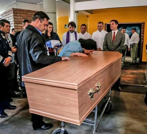 Cristina Scadavra, cumplió una promesa la esposa de un héroe de Malvinas: “Después de tocar muchas puertas, me ayudó el embajador Británico a encontrar el cuerpo de mi esposo”