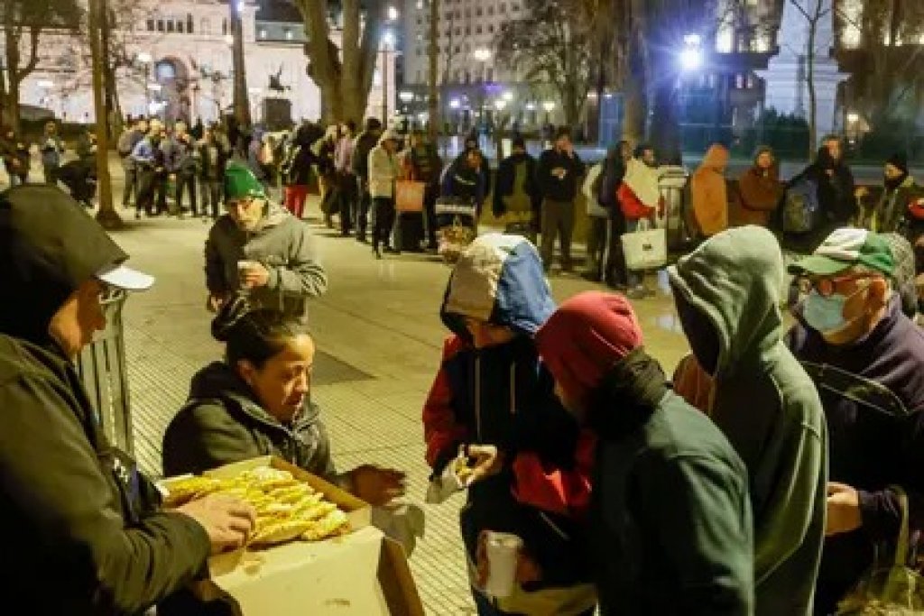 Red Solidaria, la organización que reparte comida en Plaza de Mayo y los desafortunados dichos de Cerruti