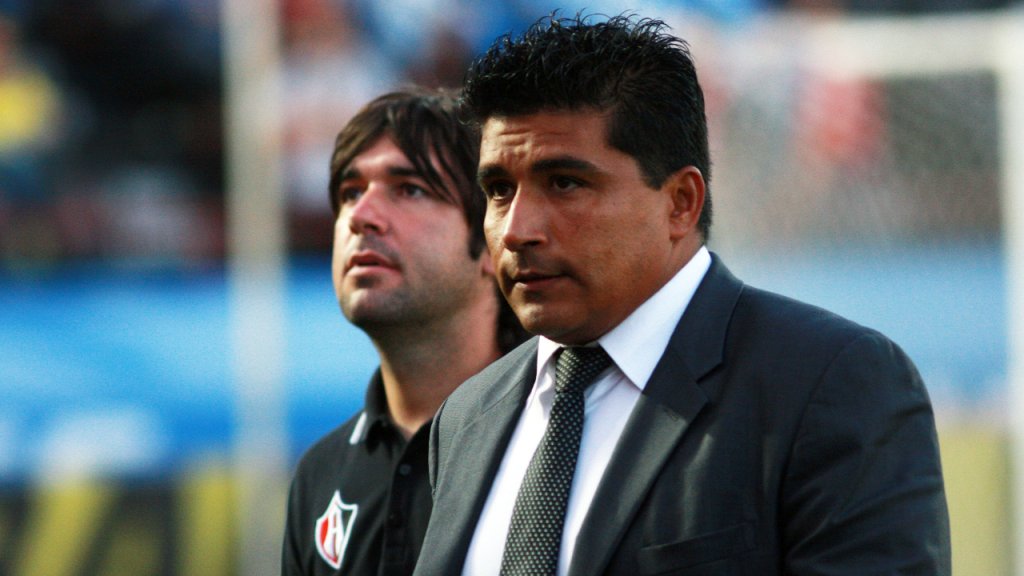 Omar "Turco" Asad: "Con los técnicos interinos, los dirigentes tiran una moneda al aire"