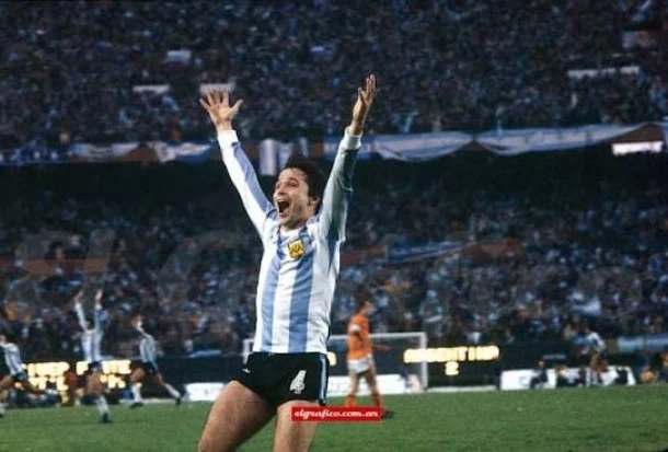 Daniel Bertoni: "Gracias a los grandes jugadores que tuvimos, como Messi y Maradona, Argentina es una de las selecciones m&aacute;s queridas del mundo"