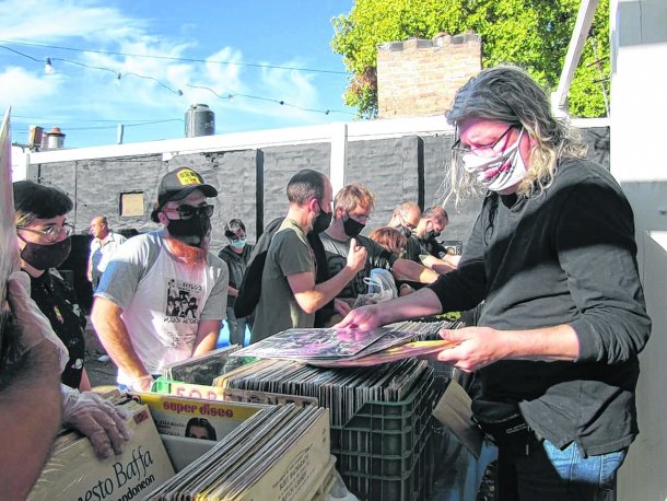 Rodolfo Price, pasión por los vinilos: “Cuando empezamos a escuchar no había géneros, la música era música”