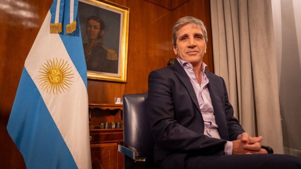 Luis Caputo: "Esto no es un tema de jubilados, es un tema político donde ellos quieren voltear al Gobierno"