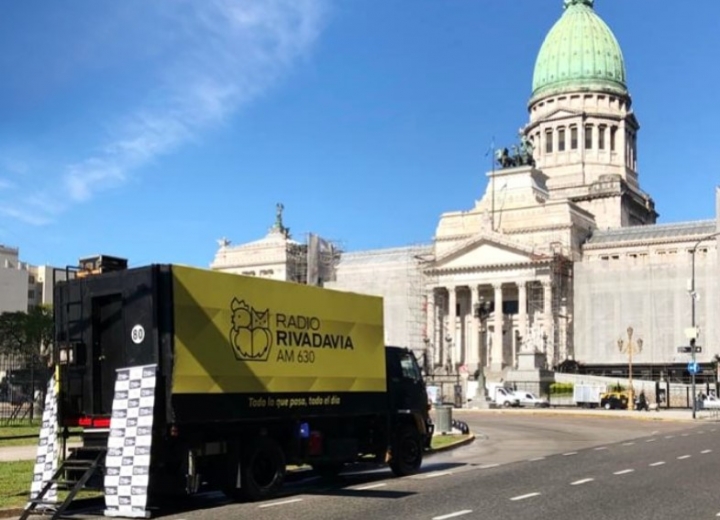 El camión de Rivadavia salió a la calle para estar más cerca de la gente