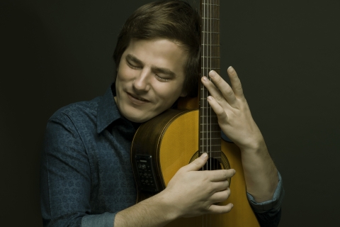 Nahuel Pennisi: "Decidí dedicarme a la música cuando empecé a trabajar en la calle"