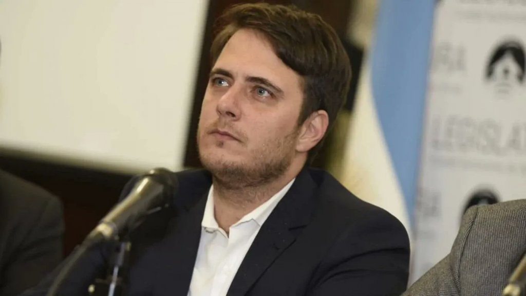 Hernan Reyes: "Unos con motosierra y otros con licuadora, perdieron la brújula"