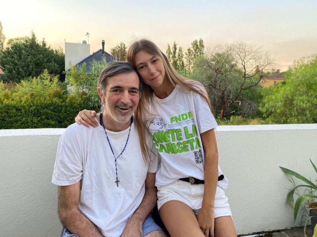 Luz, hija de Esteban Bullrich se recibió de maestra y conmovió al hablar de su vocación y de la lucha de su padre