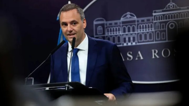 Manuel Adorni: "El sindicalismo vive en una realidad paralela y de espaldas a la gente"