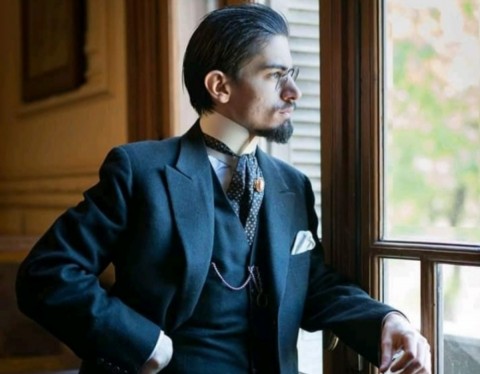 Santiago Pellegrini: "A los 18 años decidí que vestirme de época iba a ser mi estilo de vida"
