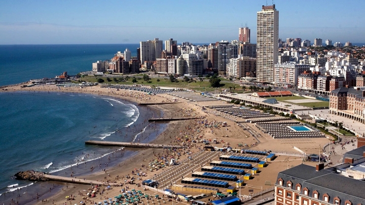 Mar del Plata, entre los cuidados sanitarios y el turismo