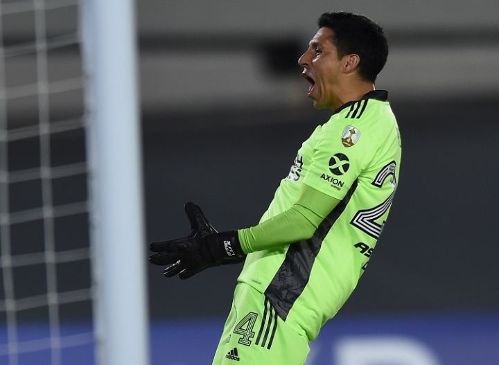 Con Enzo Pérez de arquero y sin suplentes, River le ganó a Santa Fe