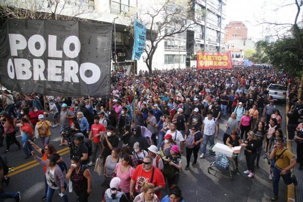 El día complicado de un empleado de zapatería en Avenida de Mayo