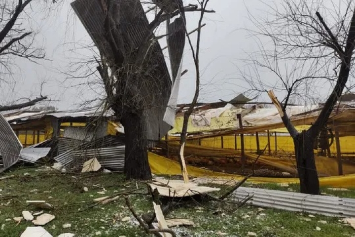 Un fuerte temporal en Saladillo generó graves destrozos