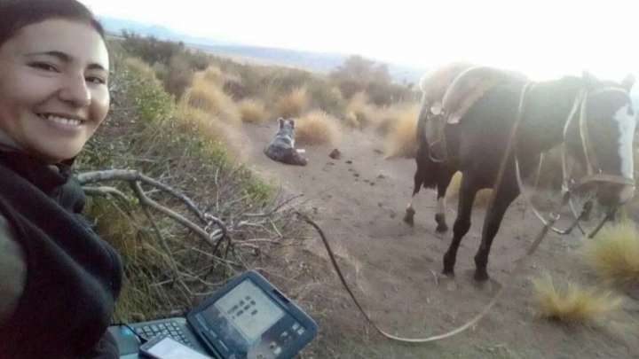 Cabalga todos los días para tener señal de internet y poder estudiar