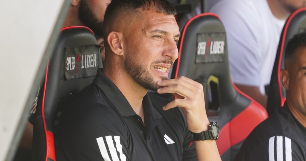 Gustavo 'Tata' Benítez: "Lo que hace Riestra no es casualidad, somos la revelación del campeonato"
