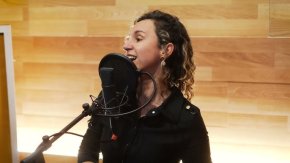 Música en vivo con Mariana Huizenga en Radio Rivadavia