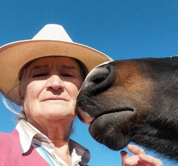 Antonia Indart: &quot;La equinoterapia te marca el camino, los caballos serenan a los humanos&quot;