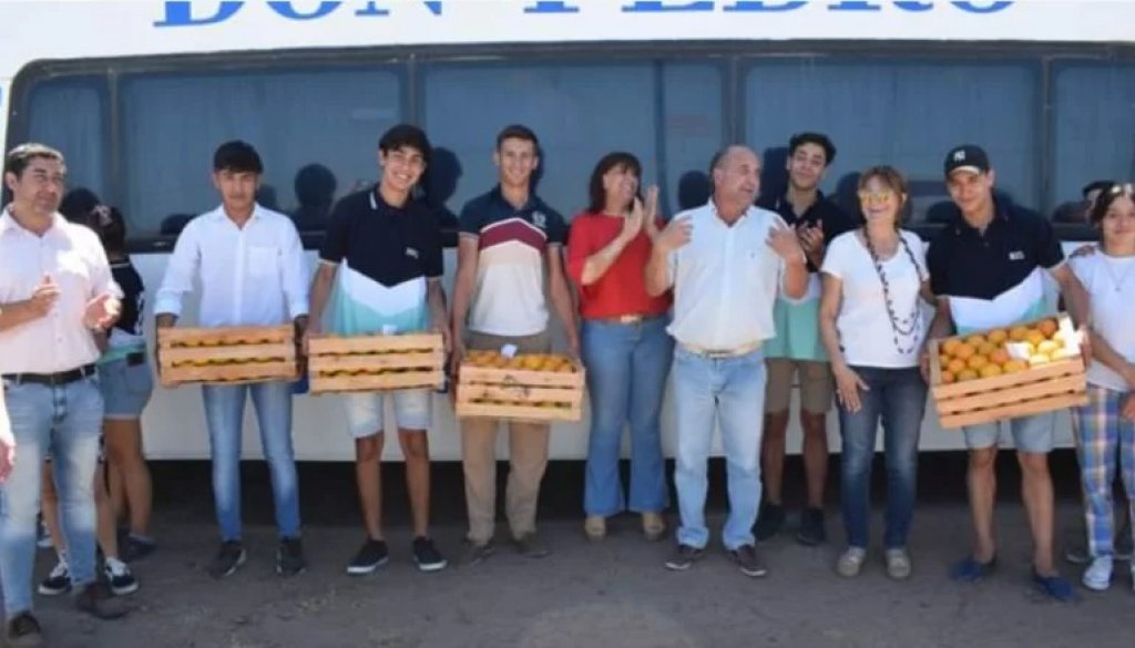 Adriana Percara: &quot;La idea de ir con los chicos de sexto grado del Colegio Secundario Labougle a plantar árboles a Mercedes surge por los incendios&quot;