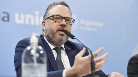 Matías Kulfas: "Atravesamos doble crisis, la que dejó Macri y la del coronavirus"
