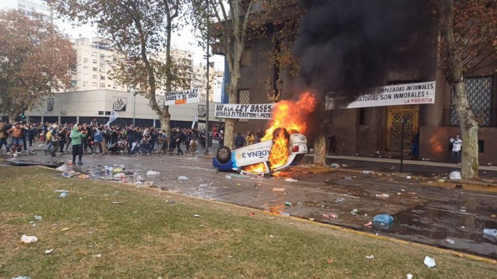 El desgarrador testimonio del periodista Morales, quien manejaba el auto incendiado de Cadena 3