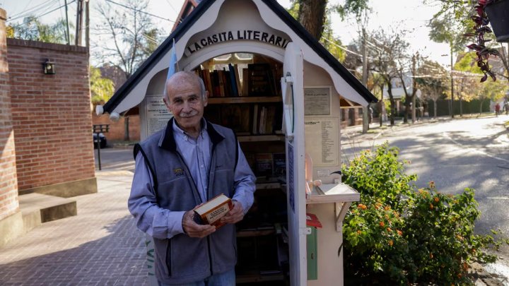 Mario Erkekdjian: "La idea es que haya una casita literaria en todos los barrios del país"