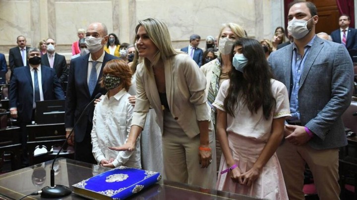 Carolina Losada: "Lo importante es no equivocarse en cosas como el rumbo del país"
