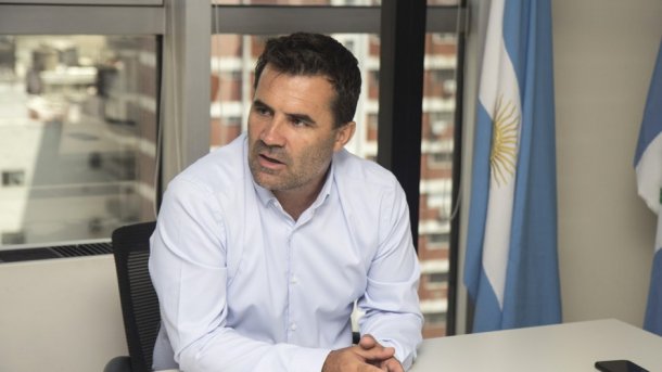 El secretario de Energía asegura que no hay fondos suficientes para pagar el gas que se importa