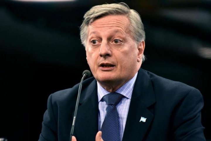 Juan José Aranguren: "Hoy lo que están implementando es una dolarización de las tarifas"