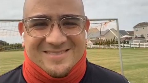 La historia de Sebastián Acosta, un argentino en Delaware que es DT de fútbol femenino