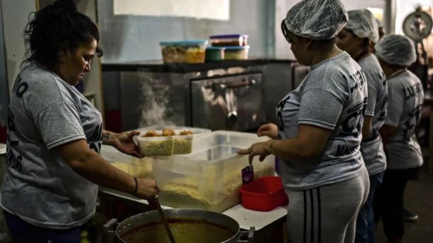 Padre Arguimbau: "Las personas no son un Excel. Cada día atendemos a más personas para comer. Hoy son casi 600 diarias"