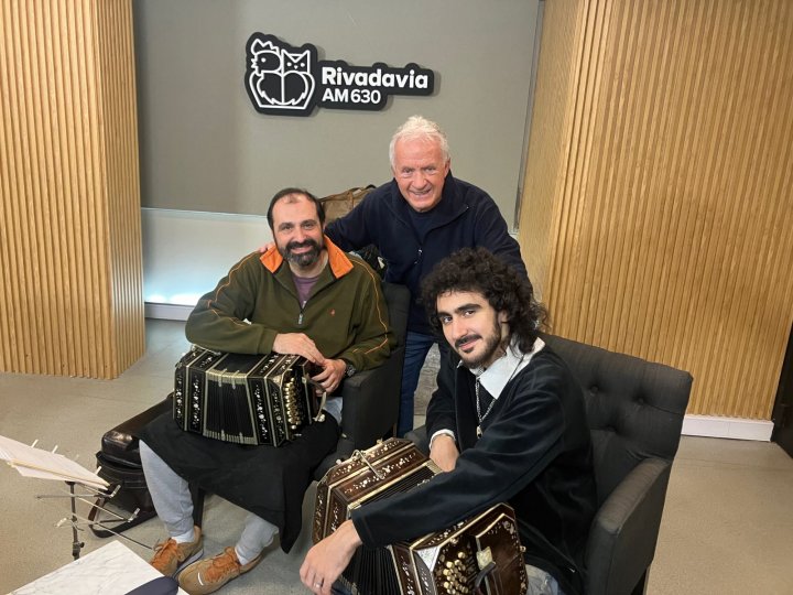 Alejandro y Franco Bruschini nos acompañaron con música en vivo en el cierre del programa
