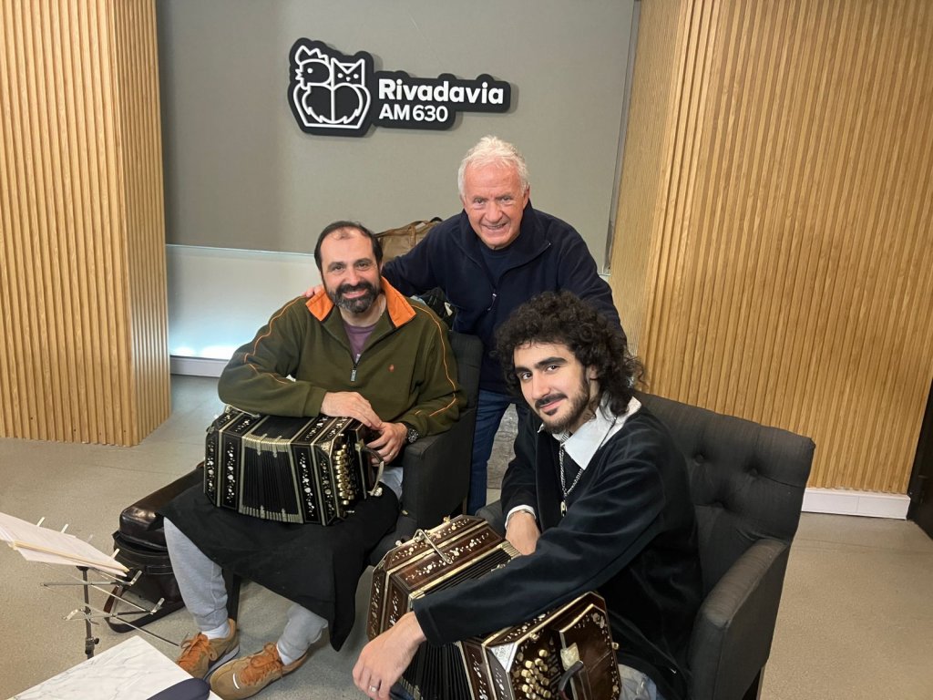 Alejandro y Franco Bruschini nos acompañaron con música en vivo en el cierre del programa