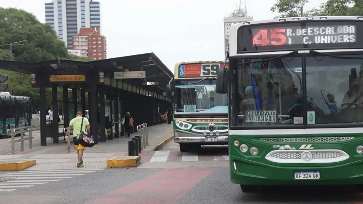 Contin&uacute;a el conflicto y podr&iacute;a haber paro de colectivos en el AMBA desde las 18 hs