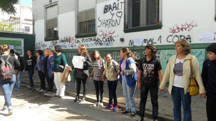 "Entendemos que la pandemia está, pero el mundo no para y menos la educación", sentenció uno de los miembros de Padres Organizados de la Provincia