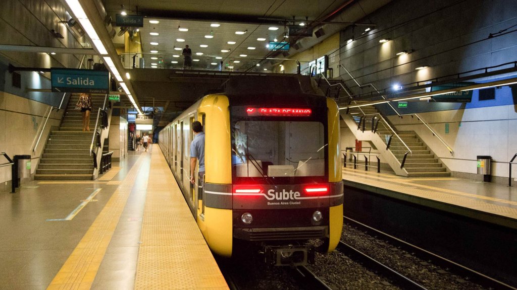 La UTA paralizó todas las líneas del subte por el asesinato de la mujer policía en Retiro