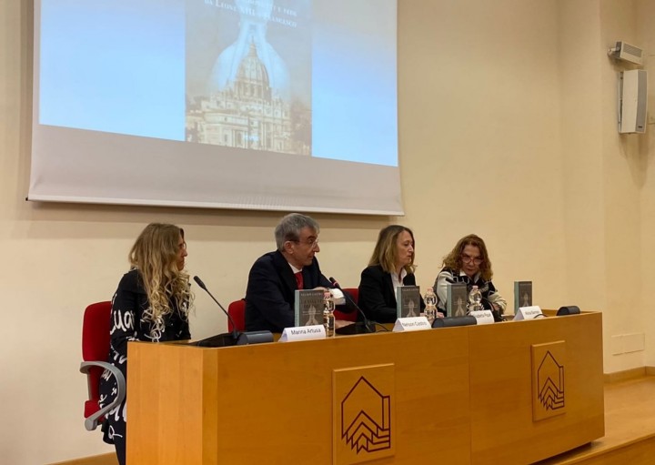 Nelson Castro presentó su nuevo libro y se reunió con el papa Francisco en el Vaticano